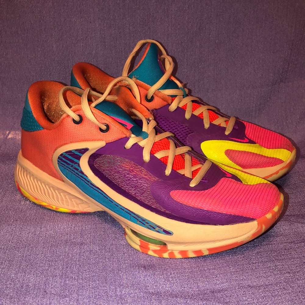 Used Men’s Nike Zoom Freak 4 Bahamas Size 8 (Size 9.5 Women’s) Hyper Pink